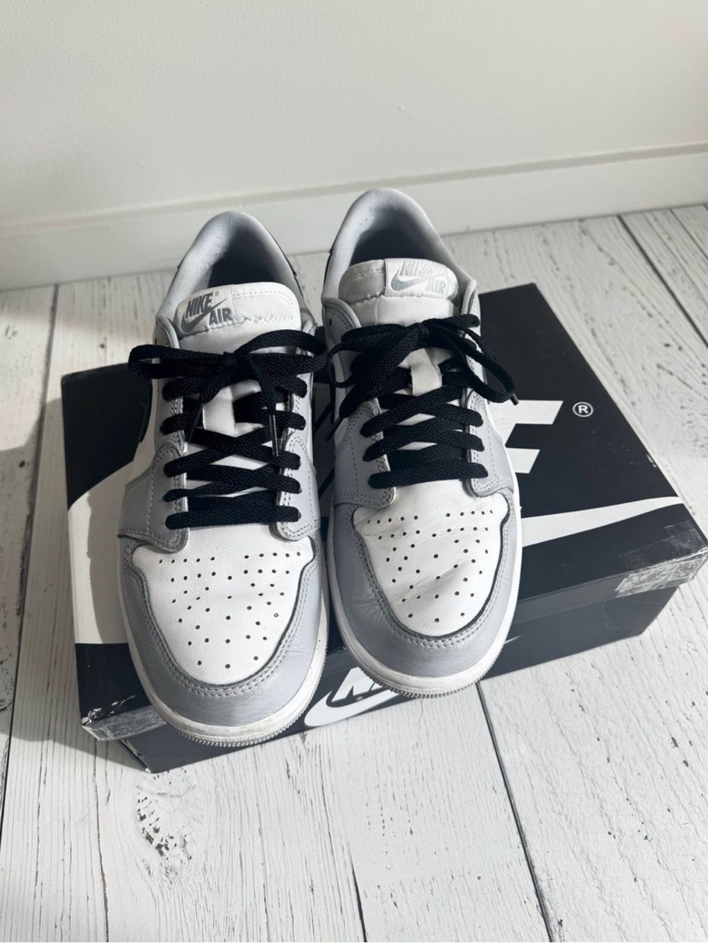 Air Jordan 1 Low OG - Wolf Grey and White - Picture 2 of 7